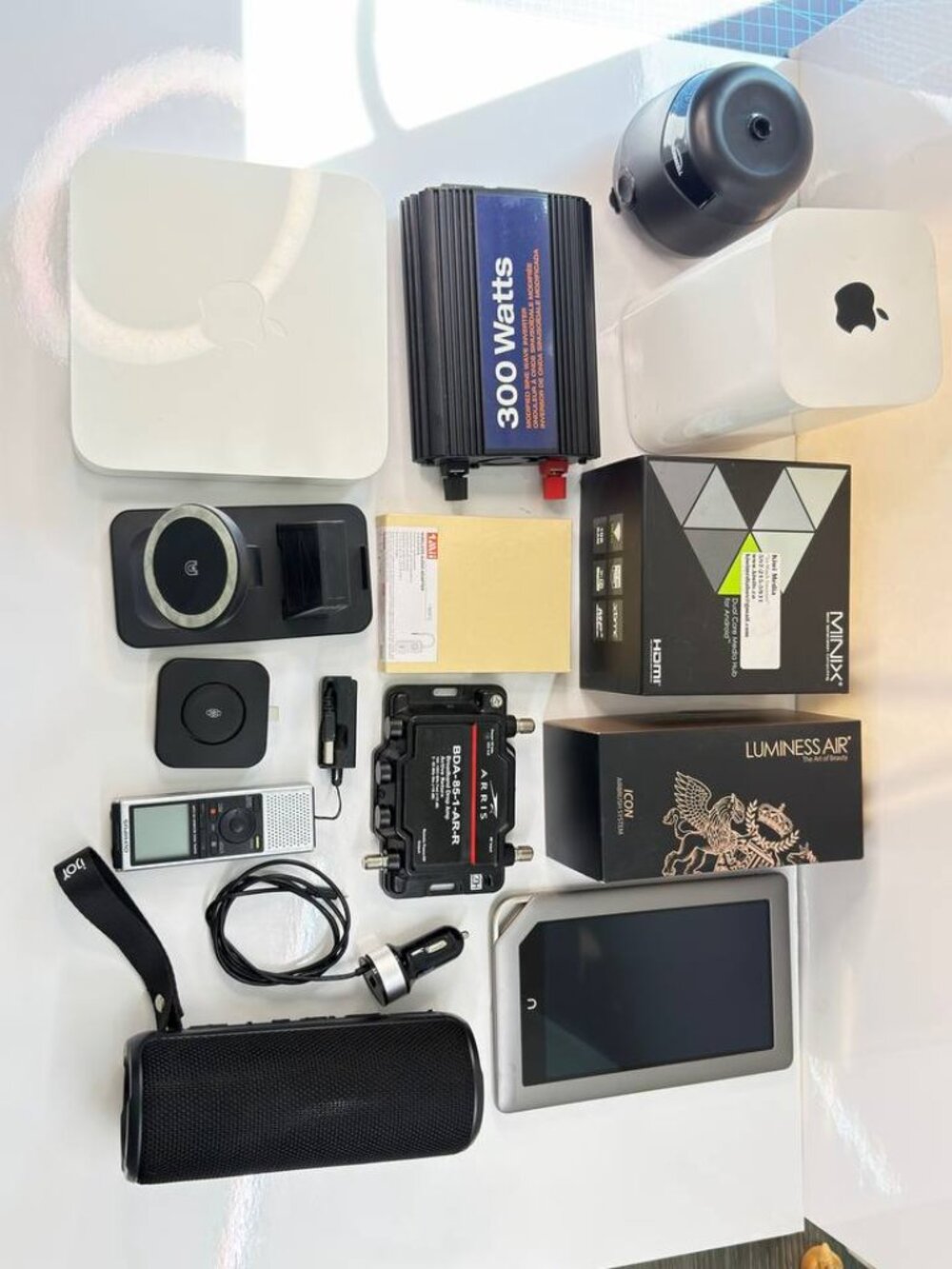 Electronics Bundle / Reseller Lot – Apple, Nook, Olympus, Luminess Air & More - Picture 2 of 11